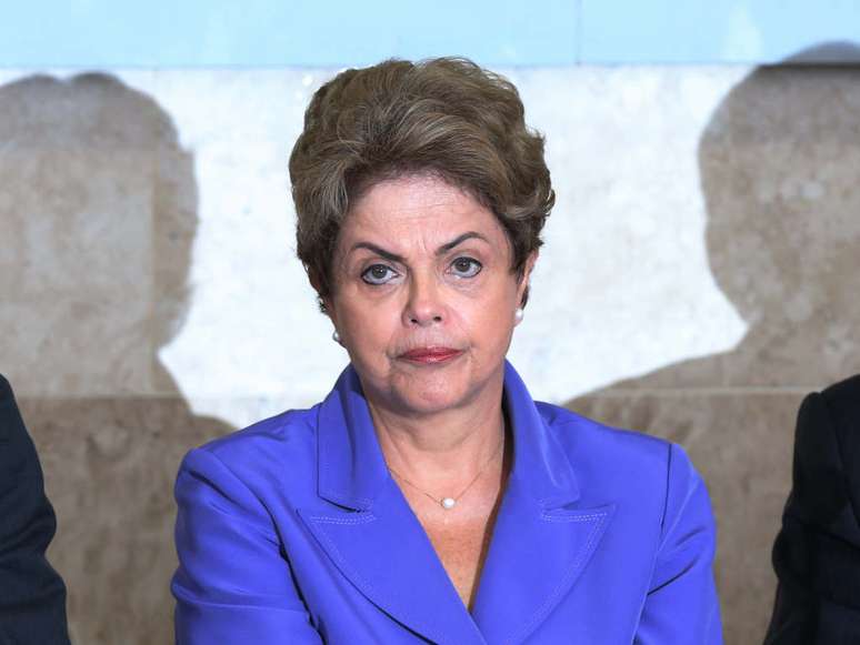 Em dezembro do ano passado, Dilma Rousseff cogitou a possibilidade de deixar o PT e formar um governo suprapartidário