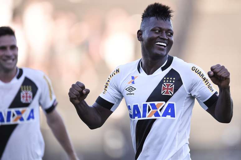 O colombiano Riascos, jogador do Vasco, comemora seu gol durante partida contra o Madureira, válida pela primeira rodada da Taça Guanabara