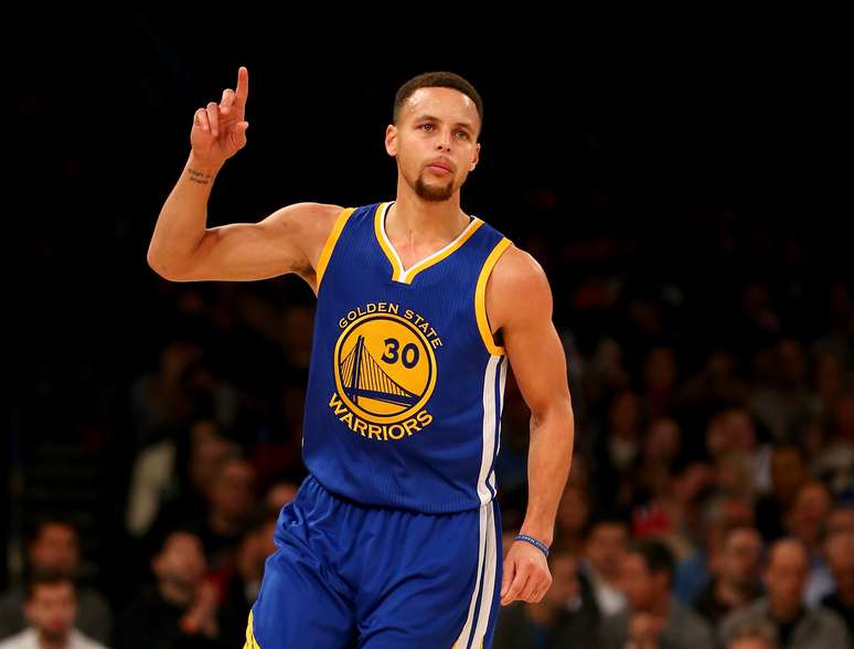 Curry, do Golden State Warriors, disputa a final da NBA contra o Cleveland Cavaliers