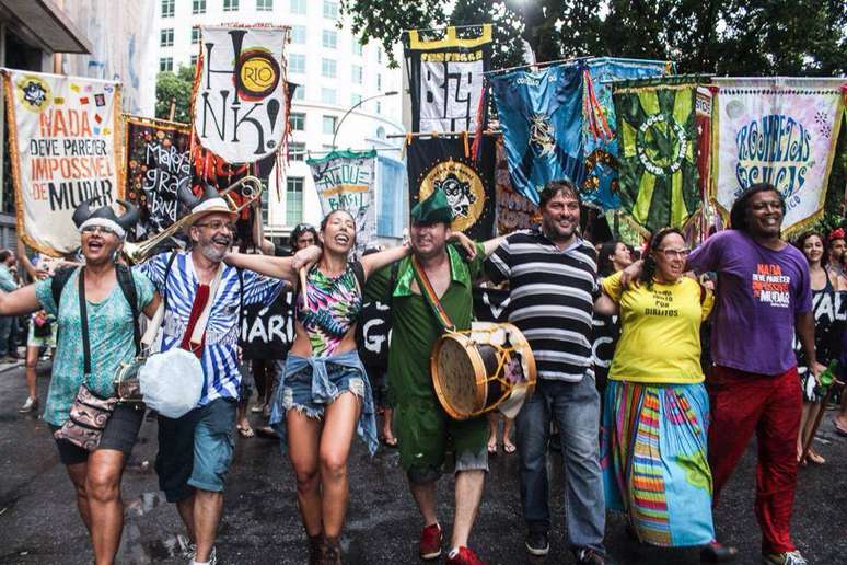 Temas levam em consideração os problemas de outras cidades e ajudam a  contagiar turistas nos cortejos