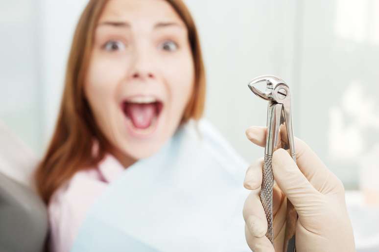 Mesmo com a evolução dos tratamentos e dos instrumentos, que estão cada vez mais tecnológicos, a associação do dentista à dor e ao desconforto ainda continua muito presente