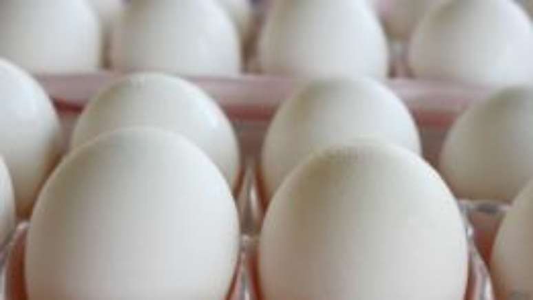 Ovos precisam ser mantidos na geladeira e precisam ser bem cozidos para evitar Salmonella