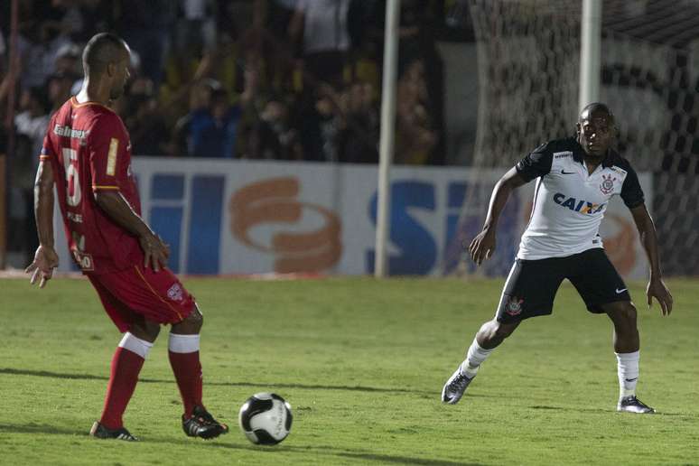 Volante Willians fez a sua estreia com a camisa alvinegra no segundo tempo