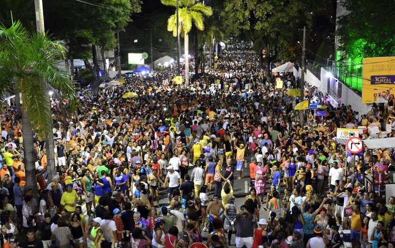 Entre os dias 6 e 8, a cidade se concentra na Av. Duarte da Silveira para assistir os desfiles e apresentações do chamado Carnaval Tradição, que mistura escolas de samba, tribos indígenas, orquestras, ursos carnavalescos e batucadas