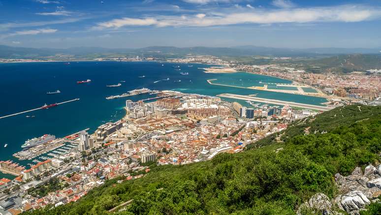 Gibraltar, território britânico localizado no sul da península ibérica