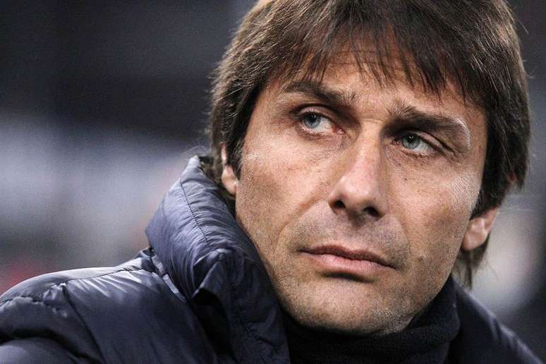 Antonio Conte está fazendo aulas de inglês e já se encontrou com dirigentes dos Blues