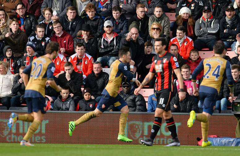 Gunners derrotam o Bournemouth fora de casa e pegam o Leicester na próxima rodada