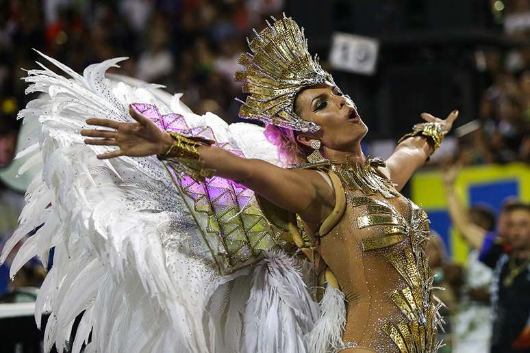 Ana Hickmann em desfile para a Vai-vai