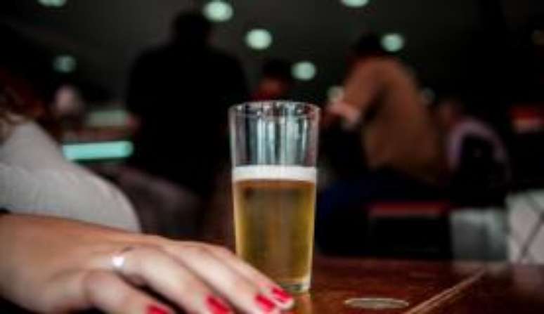 As mulheres são mais suscetíveis aos  efeitos  do álcool, diz  nutricionista 