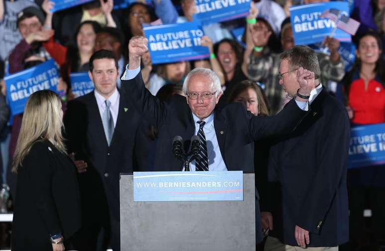 Pré-candidato democrata Bernie Sanders vence a primária em New Hampshire