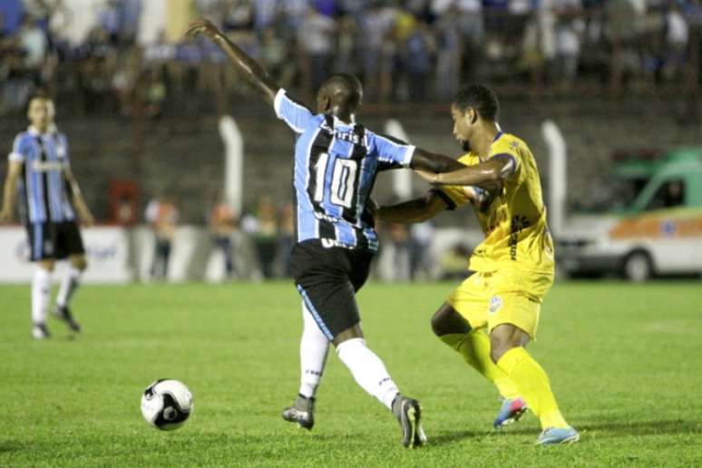 Menor número de cartões amarelos faz Grêmio superar Juventude na ponta do Gaúcho