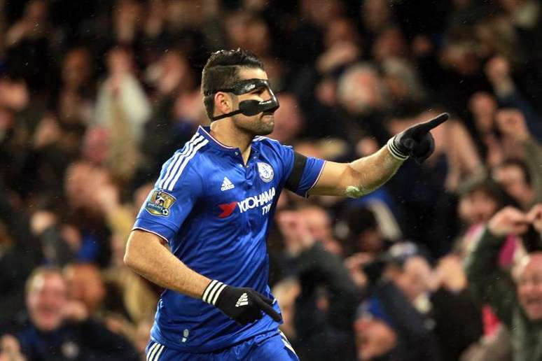 Diego Costa atuou com uma máscara por conta de uma fratura no nariz