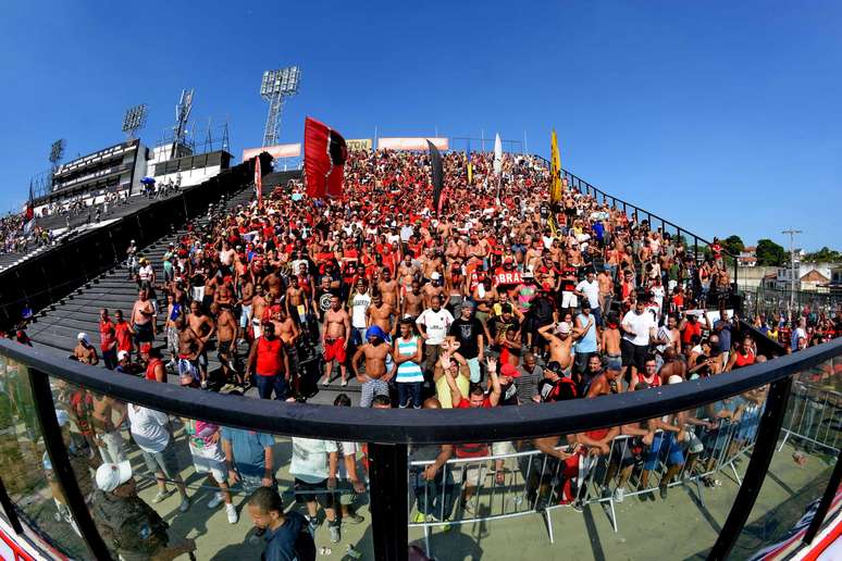 Torcida do Flamengo nas arquibancadas de São Januário