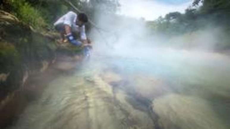 Geólogo precisou de bênção de xamã para estudar rio fervente