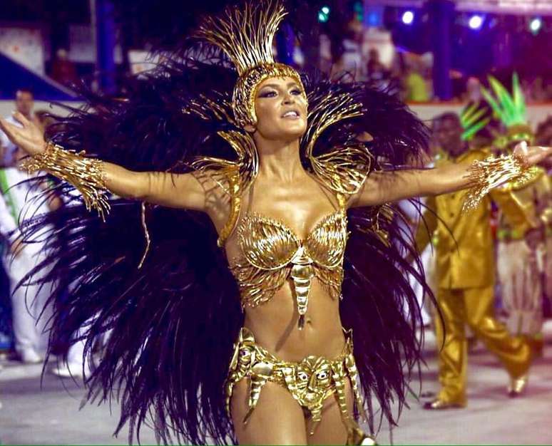 Para participar do Carnaval de 2009, Claudia Leitte emagreceu 11 kg em apenas um mês após o nascimento de seu primeiro filho, Davi. Depois disso, a carioca esperou três anos para ter o seu segundo bebê, Rafael  