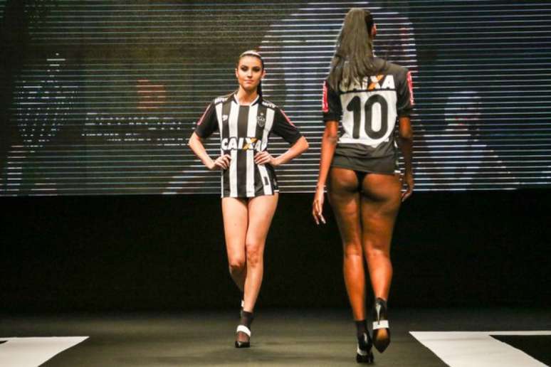 Lançamento dos uniformes da Dryworld para o Atlético-MG é chamado de 'sexista' nas redes sociais