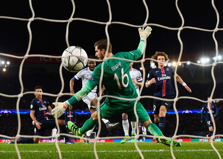 Mikel foi o autor do gol do Chelsea ao aproveitar sobra na &aacute;rea