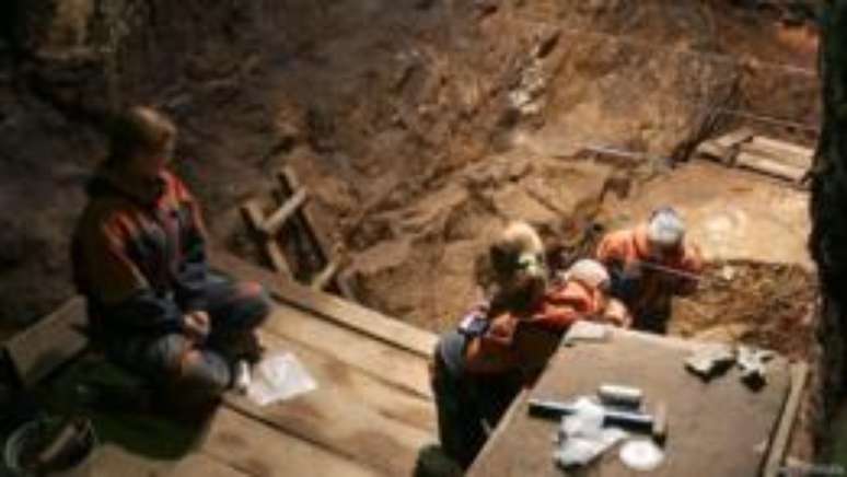 Os vestígios neandertais foram localizados em uma caverna nas montanhas da Sibéria