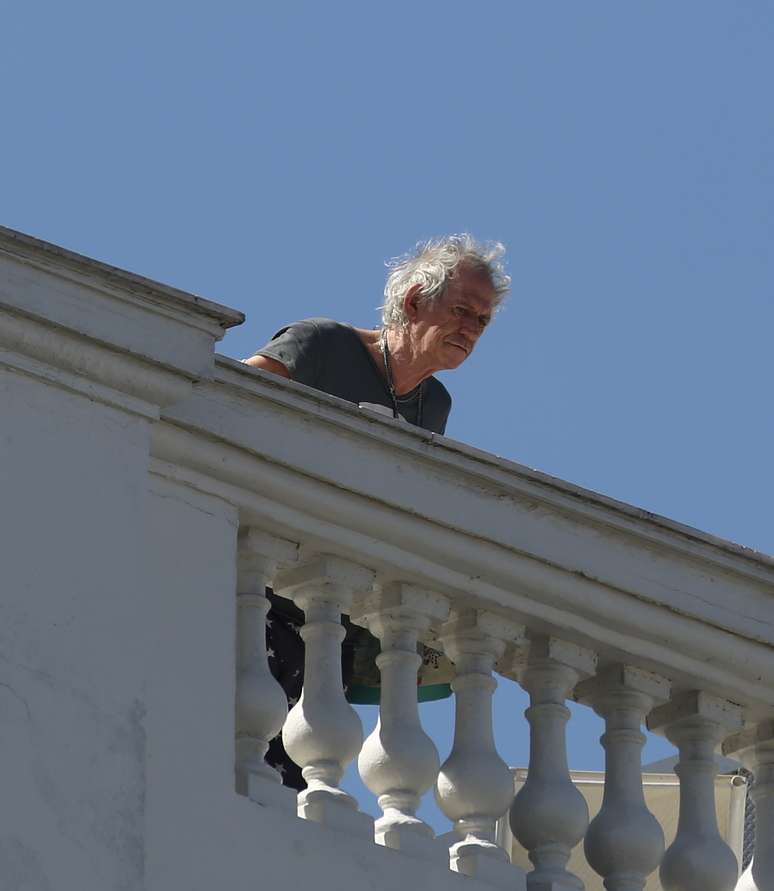 Keith Richards na sacada do Copacabana Palace
