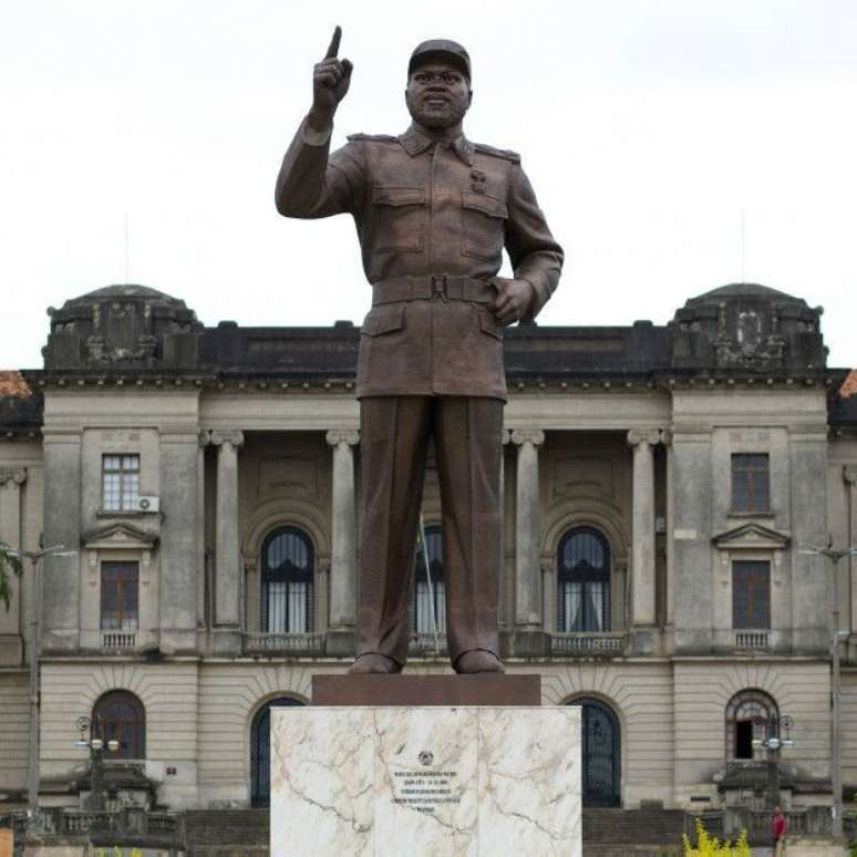 Um dos primeiros trabalhos do estúdio foi a estátua do líder da independência de Moçambique, Samora Machel 