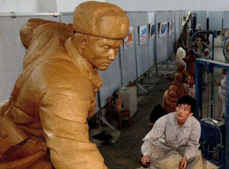 A exportação das estátuas se transformou em uma das melhores formas de obter divisas estrangeiras para a Coreia do Norte 