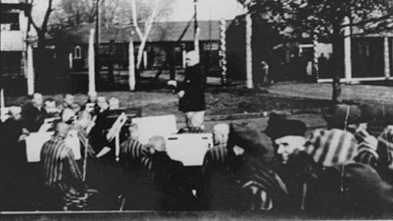 Em alguns campos de concentra&ccedil;&atilde;o, como em Auschwitz, a m&uacute;sica desempenhava um papel de exalta&ccedil;&atilde;o do horror