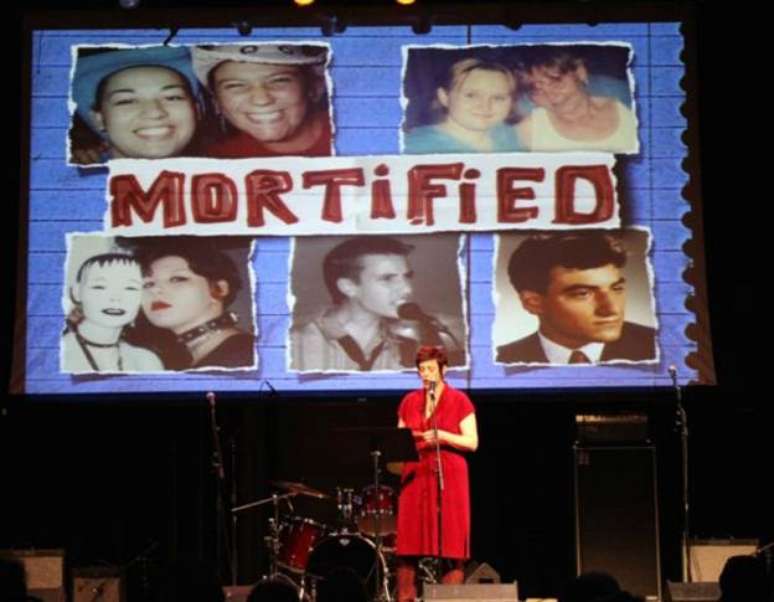 A produtora do Mortified em Chicago, Shay DeGrandis, afirma que as anotações são sinceras e engraçadas