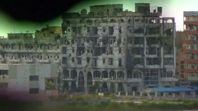 Militantes do Estado Islâmico se encondem nas ruínas de prédios vizinhos