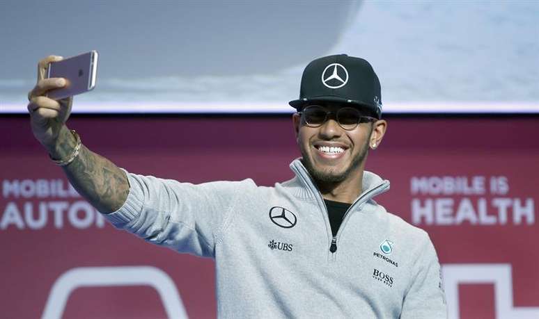 O britânico Lewis Hamilton, campeão do mundo de Fórmula 1, durante sua participação no Congresso Mundial Mobile.