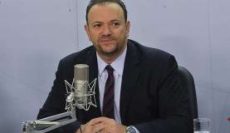 O ministro da Secretaria de Comunicação Social da Presidência da República, Edinho Silva, durante entrevista no programa Bom Dia, Ministro