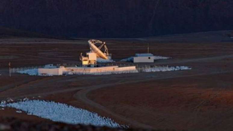 Para captar as imagens os cientistas usaram o telescópio Apex, que fica no Chile, a uma altitude de 5.100 m, que conseguiu ampliar em quase quatro vezes os "retratos" existentes da Via Láctea.