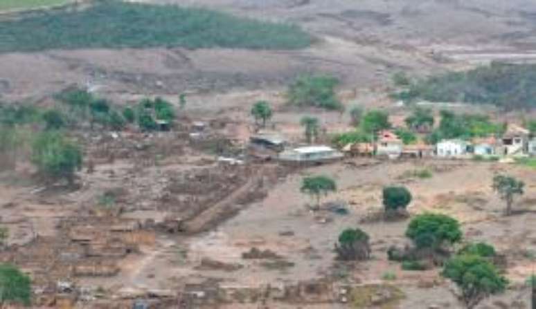 Área afetada pelo rompimento da barragem da Samarco, no distrito de Bento Rodrigues, zona rural de Mariana