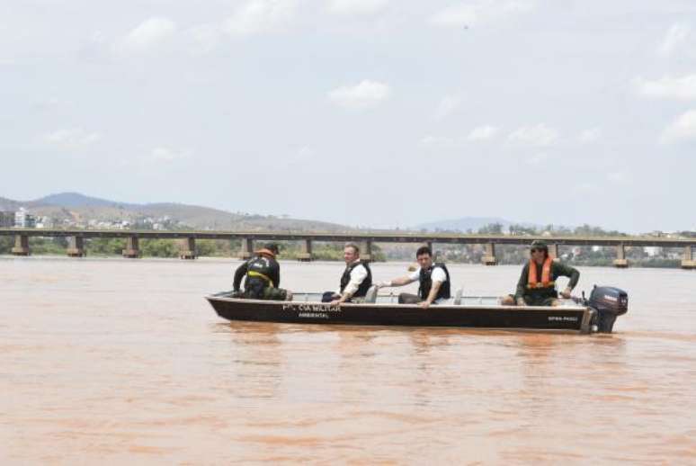 Lama da barragem atingiu o rio em diversos municípios, como Colatina, no Espírito Santo  