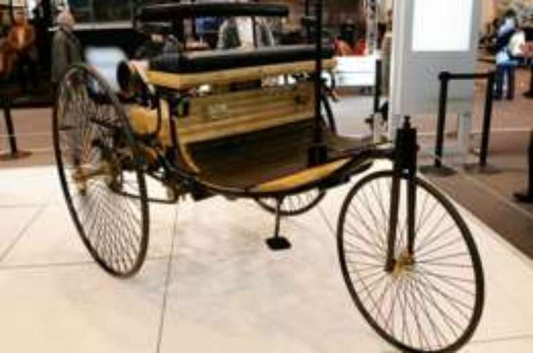 Este Motorwagen de 1886 custava na época o equivalente a US$ 26 mil.
