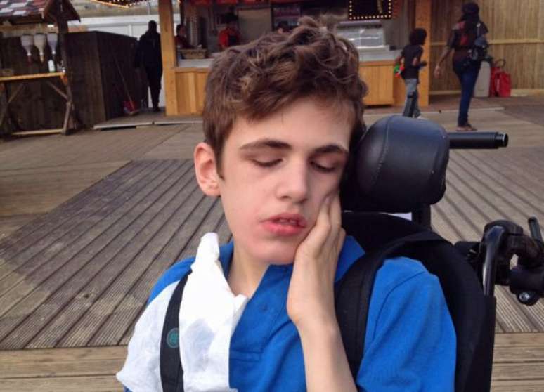 Quando ele se sente bem, Dylan frequenta uma escola especial (Foto: Janie Torrance)