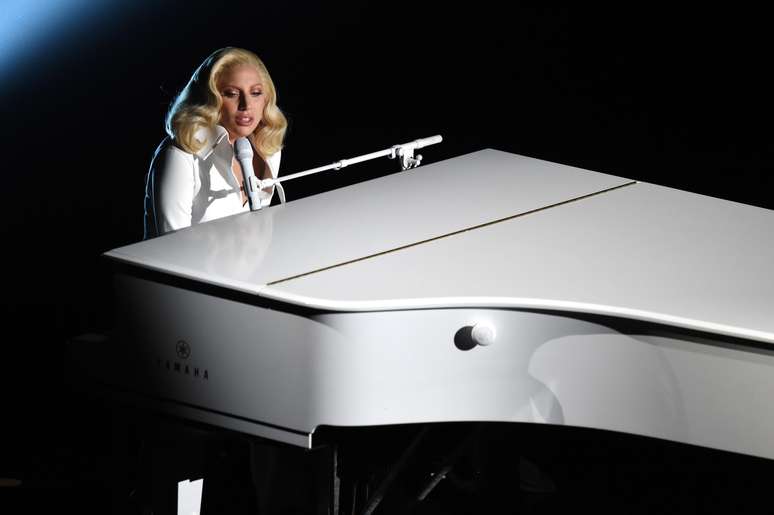 Lady Gaga fez apresentação emocionante na cerimônia do Oscar