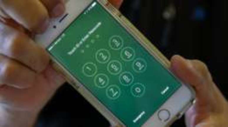 Apple afirma que desenvolver mecanismo para desbloquear iPhone prejudicará seus clientes