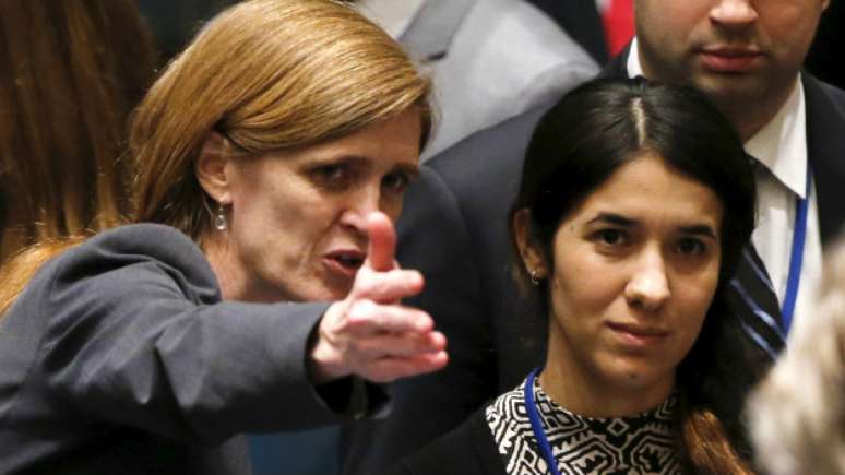 Samantha Power (à esq.), embaixadora dos EUA na ONU, apresenta Nadia a integrantes do Conselho de Segurança