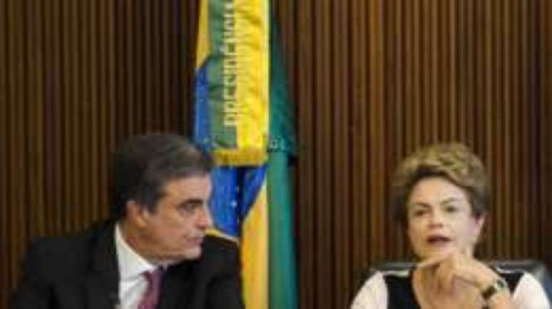 Dilma com o ministro da Justiça, José Eduardo Cardoso