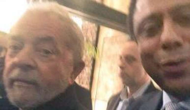 Lula e deputado Orlando Silva no Aeroporto de Congonhas