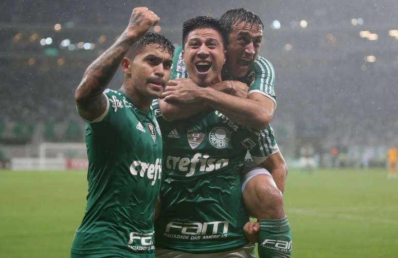 Na ra&ccedil;a e na sorte! Cristaldo comemora 1&ordm; gol do Palmeiras