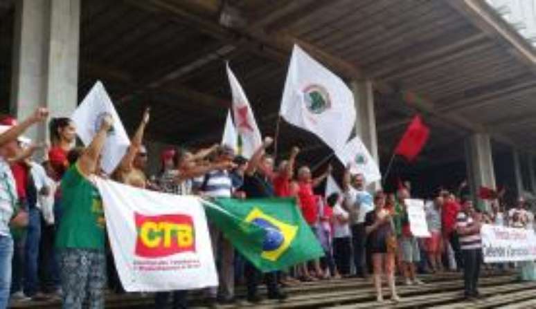 Belo Horizonte - Manifestantes favoráveis ao ex-presidente Lula fazem ato em Belo Horizonte 
