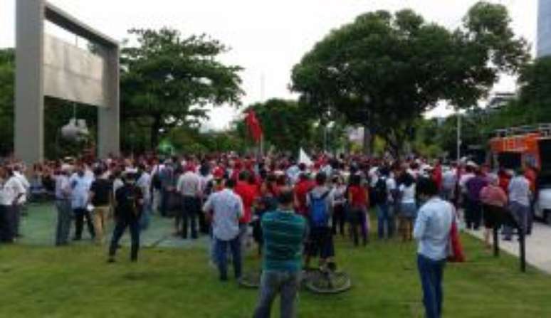 Recife - Manifestantes favoráveis ao ex-presidente Lula fazem ato em Recife 