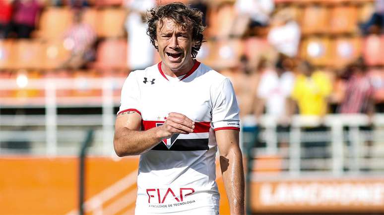 Em entrevista ao SporTV, Lugano diz que voltou ao clube para recolocá-lo no topo. E o zagueirão  já se escalou para o jogo contra o River Plate, pela Libertadores