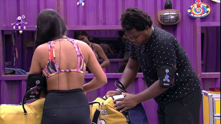  Munik e Ronan fazem a malas de Ana Paula após expulsão da jornalista do reality show