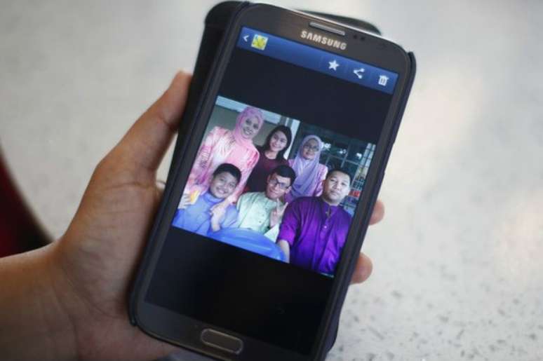 Muhammad Razahan Zamani (abaixo, &agrave; direita), 24, e sua mulher Norli Akmar Hamid, 33, estavam em lua de mel.