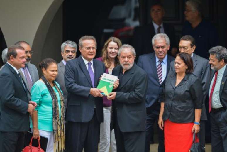 O ex-presidente Luiz Inácio Lula da Silva durante encontro na residência oficial do presidente do Senado, Renan Calheiros (PMDB-AL), com a presença de senadores de vários partidos da base aliada do governo