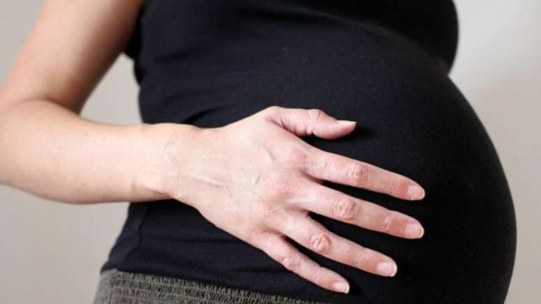 Segundo proposta de ala jovem de Partido Liberal, pais teriam até 18ª semana de gravidez para optar se querem ou não ter responsabilidade pela criança (Foto: PA)