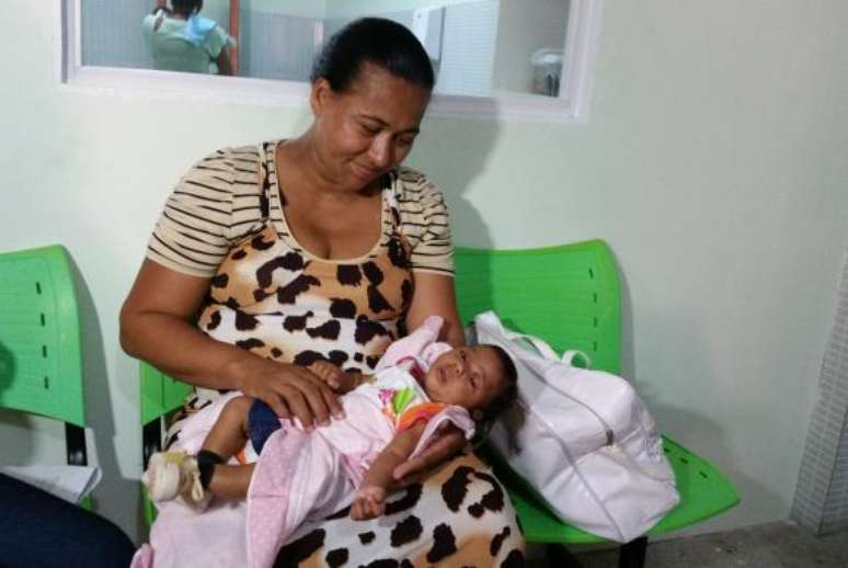 Gleide Moreira não teve dificuldades para solicitar o Benefício de Prestação Continuada para sua filha Esther, de 3 meses, que nasceu com microcefalia