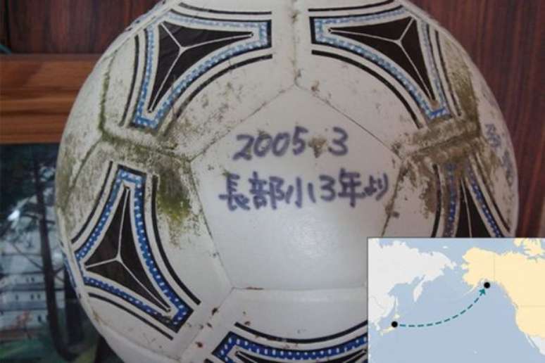 Misaki Murakami havia perdido bola de futebol em tsunami 